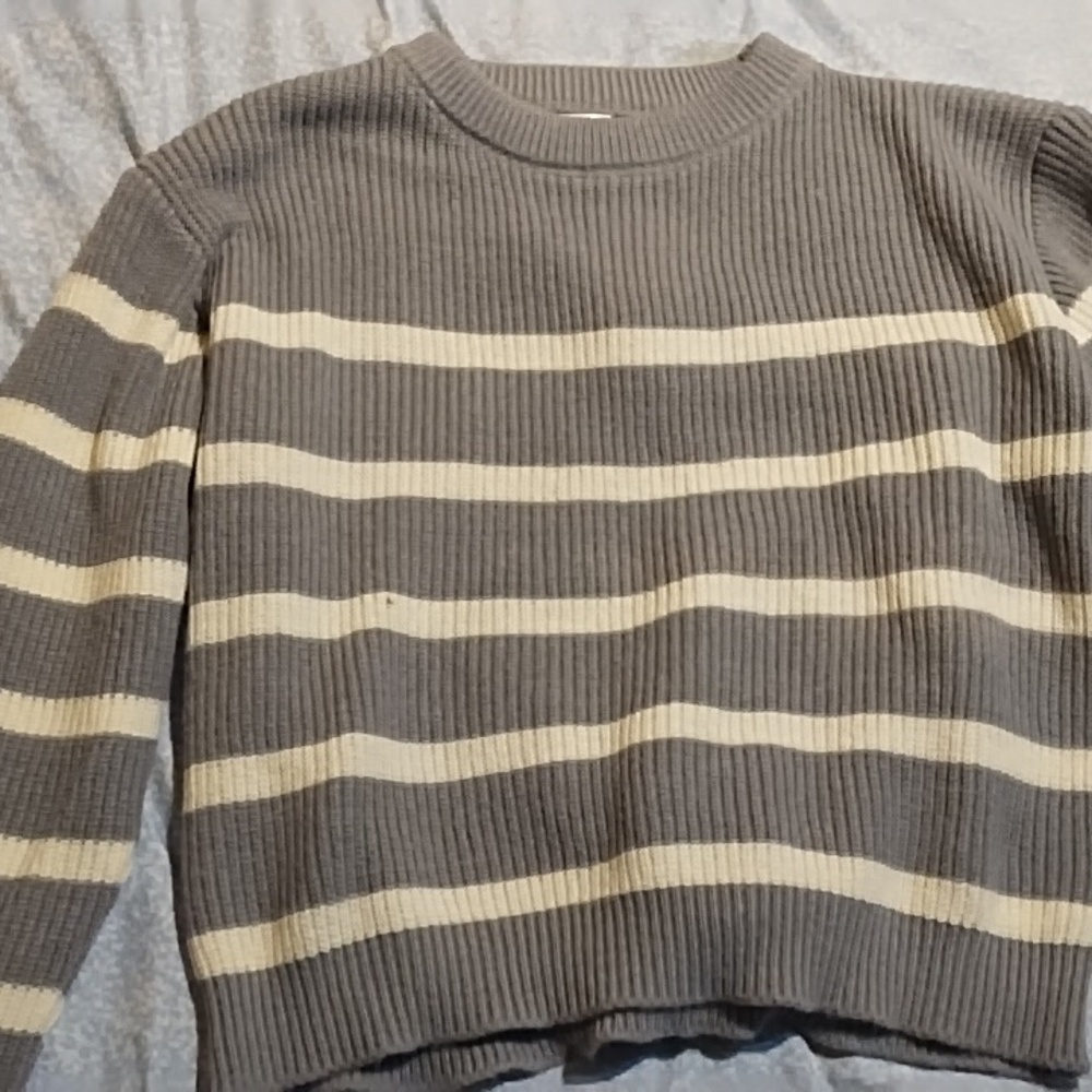 Sweater - Picture 2 of 5